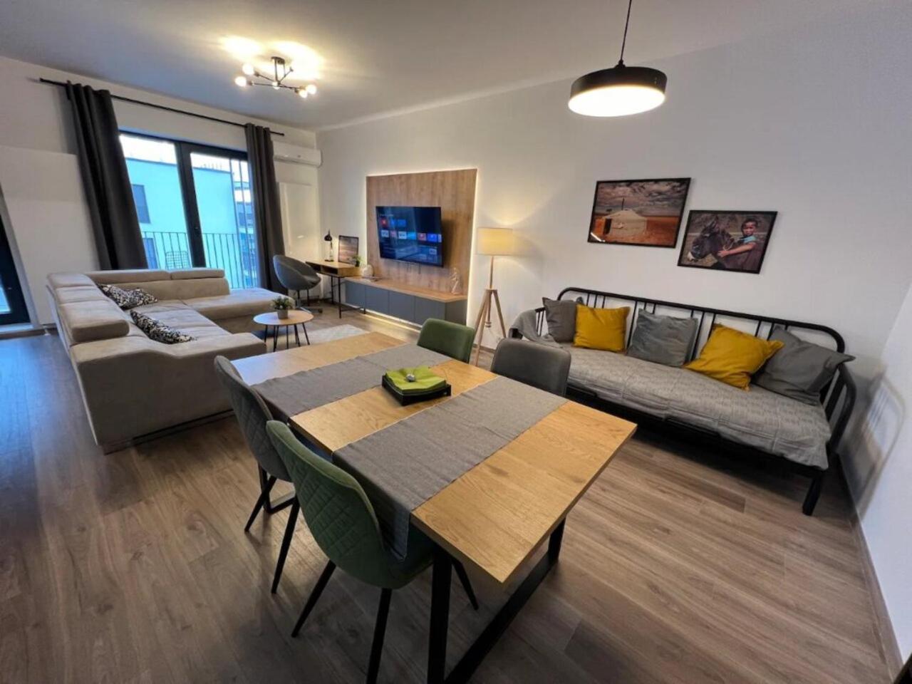 High-Rise Luxury Apartment With Free Parking Bucharest Exterior photo